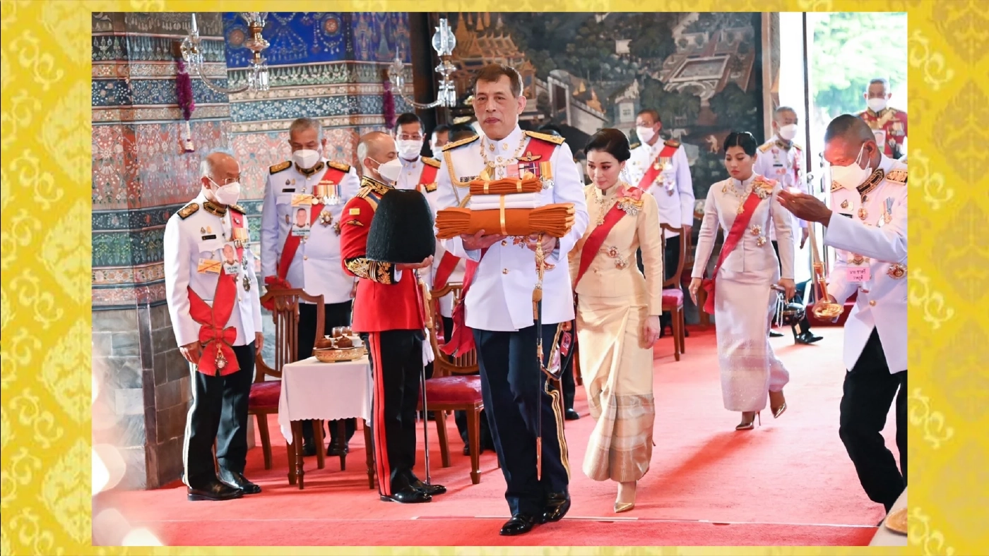 ในหลวง พระราชินี เสด็จฯ ถวายผ้าพระกฐิน วัดบวรนิเวศวิหาร และวัดมกุฏกษัตริยารามราชวรวิหาร