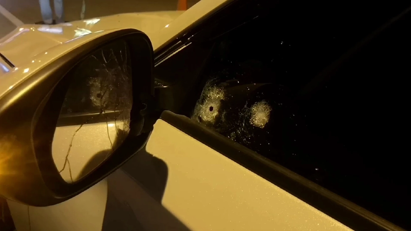 รอดปาฏิหาริย์! คนร้ายใช้อาวุธสงครามถล่ม 2 หนุ่มเจ็บสาหัส