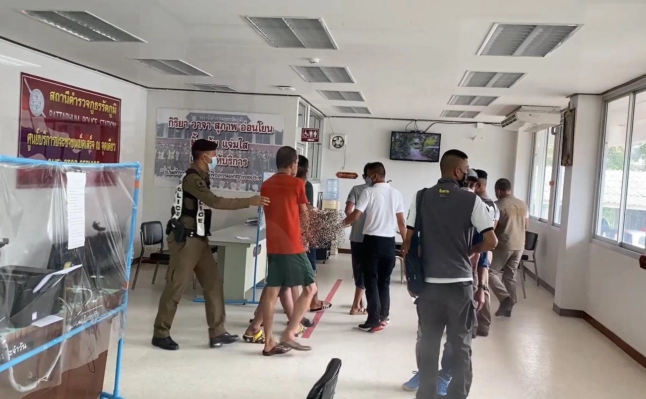 ฝากขัง 5 ผู้ต้องหา แก๊งปล้นยา ตะโกนบอกญาติช่วยไปประกันตัว