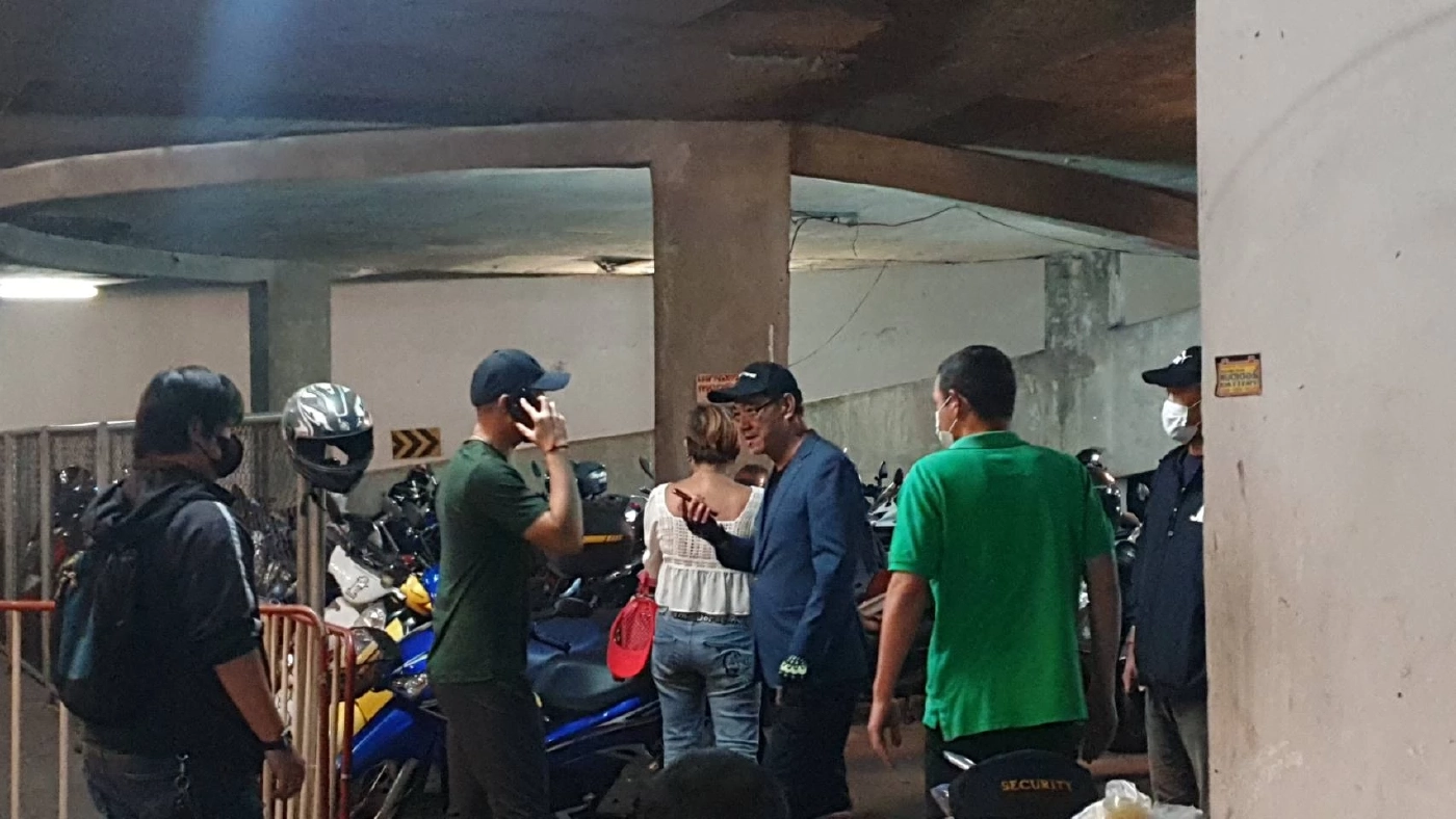 ด่วน!! จับแล้ว “ลุงศักดินา” คาลานจอดรถทีวีช่องดัง คุมตัวสอบกองปราบฯ (คลิป)