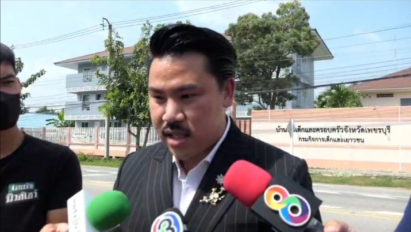 ลูกนักการเมืองเปิดใจ ถูกพ่อทำร้ายเหตุแต่งหญิง วอนเห็นเป็นลูกบ้าง (มีคลิป)