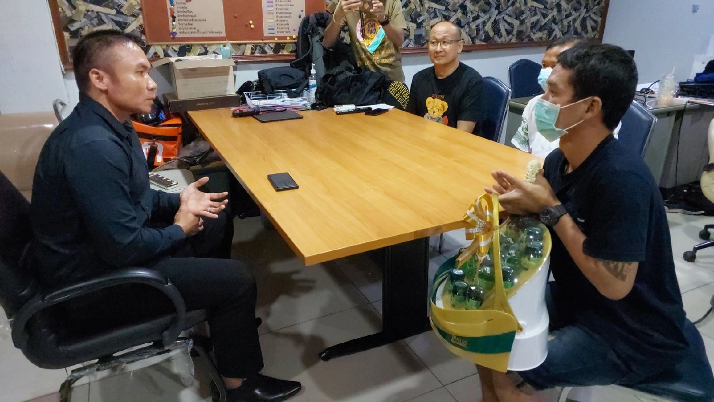 เดือด “หนุ่มหัวร้อน” ซิ่งปาดหน้า “รองผกก.” สุดท้ายไหว้สวย รับขาดสติ (มีคลิป)