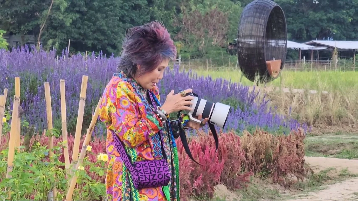 ท่องเที่ยวเชียงใหม่คึก แพทย์หญิงคุณหญิงพรทิพย์ โรจนสุนันท์ มาพร้อมตำแหน่งช่างภาพให้คณะที่มาด้วยกัน