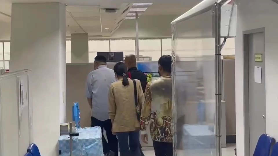 "เสือ-มาร์ค-สุธิดา" ผู้ต้องหาแชร์ "Forex-3D" ล็อตเดียวกับ"ใบเตย" เข้าพบดีเอสไอ