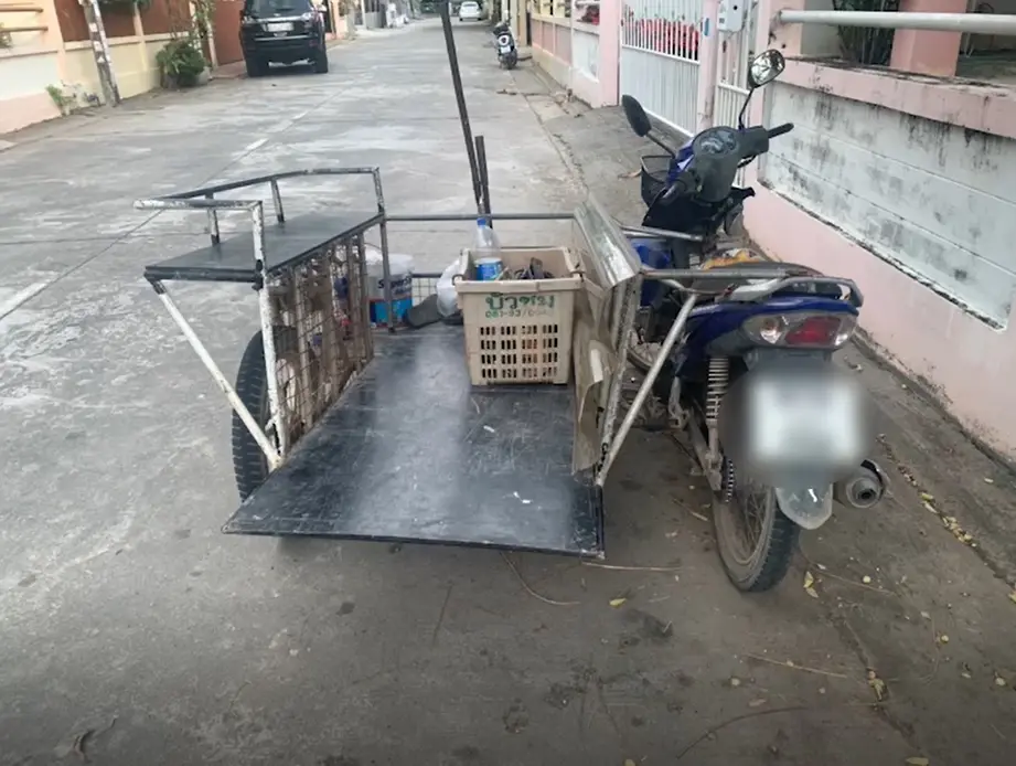 สลด หนุ่มพาลูกไปกินข้าว วูบรถอัดกำแพงดับ เด็กร้องเรียกไม่รู้พ่อตาย (คลิป)