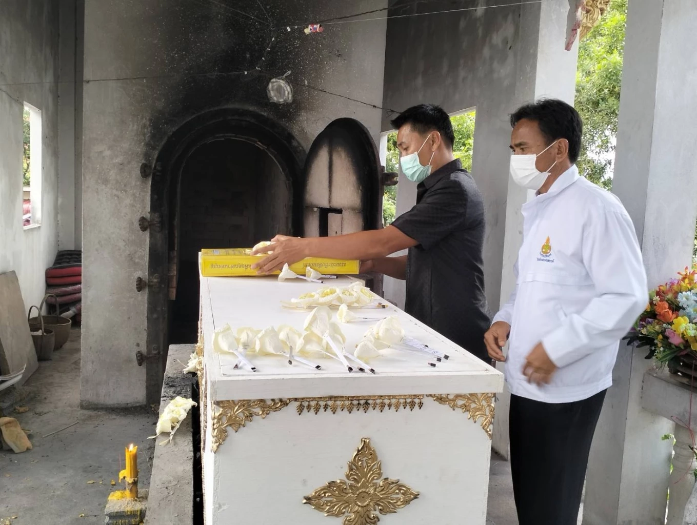 เผาแล้วร่างภรรยา - ลูกเลี้ยง ผู้ก่อเหตุกราดยิง พ่อแท้ ๆ จุดไฟประชุมเพลิงเอง