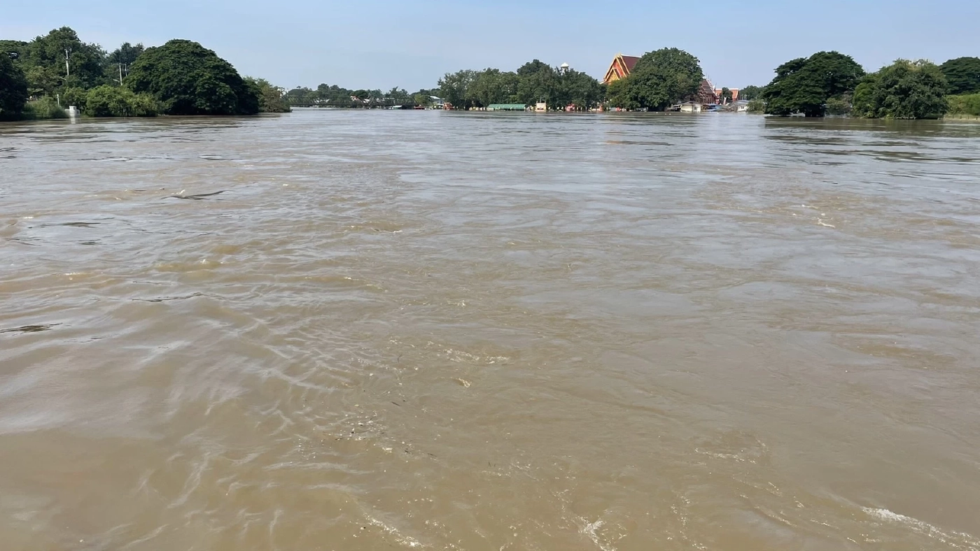 "อยุธยา" ท่วมหนัก 14 อำเภอ ท้ายตลาดเก่าท่าเรือท่วมเกือบถึงหลังคา