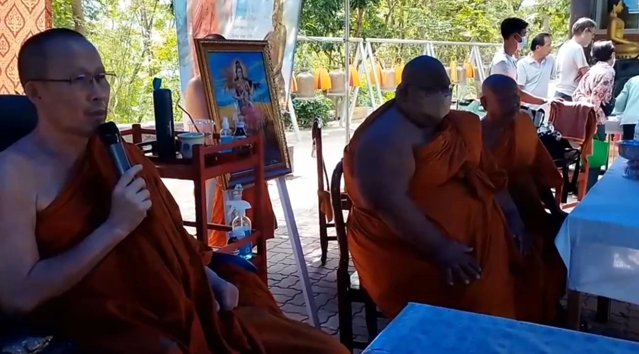 "หลวงพ่อสง่า" รับอุปการะค่ารักษา  "พระคิว"  ป่วยโรคอ้วน 270 กก.