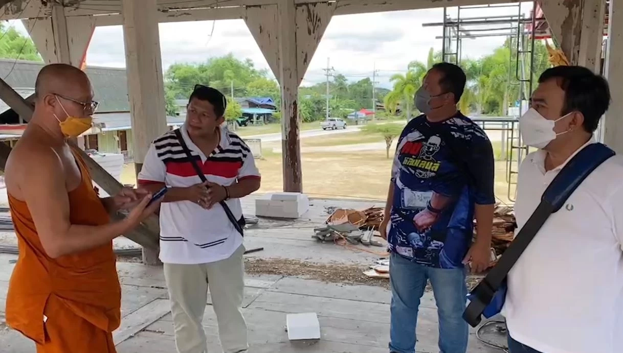 "ผู้รับเหมา" โพสต์ถูกวัดเบี้ยวเงินทำหลังคา ด้าน"เจ้าวาส" โต้! หนังคนละม้วน