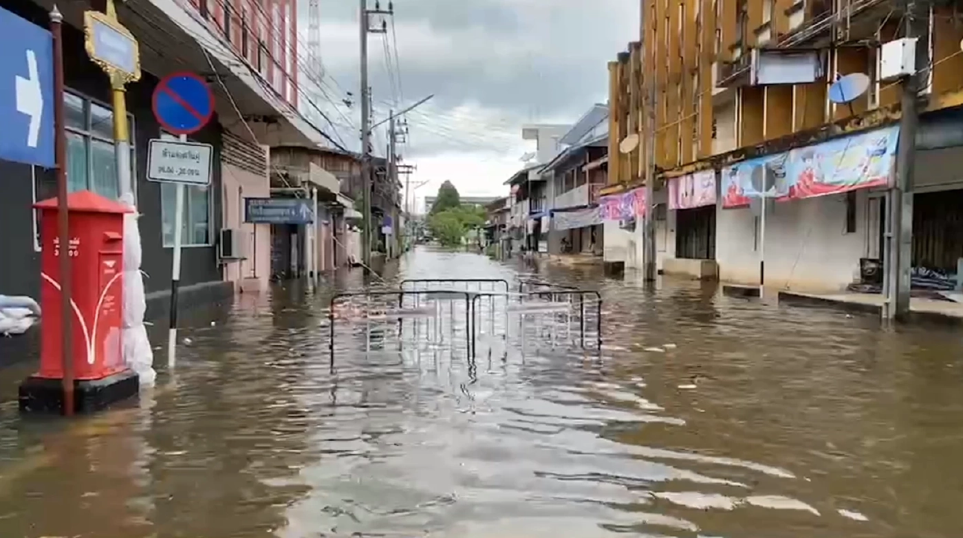 ชัยภูมิระทึก!! น้ำป่าทะลักท่วมโซนเศรษฐกิจหนักอีกระลอก (มีคลิป)