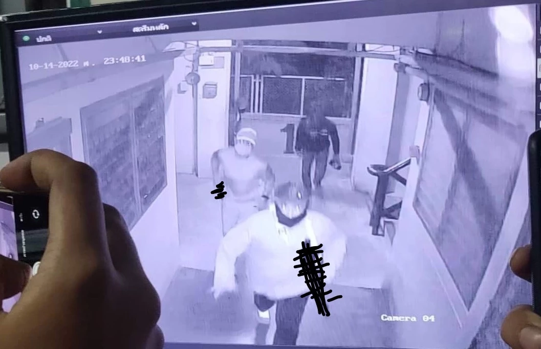 สุดอุกอาจ กลุ่มชายฉกรรจ์ควงอาวุธปล้น พ่อค้ากัญชา โคม่า(มีคลิป)