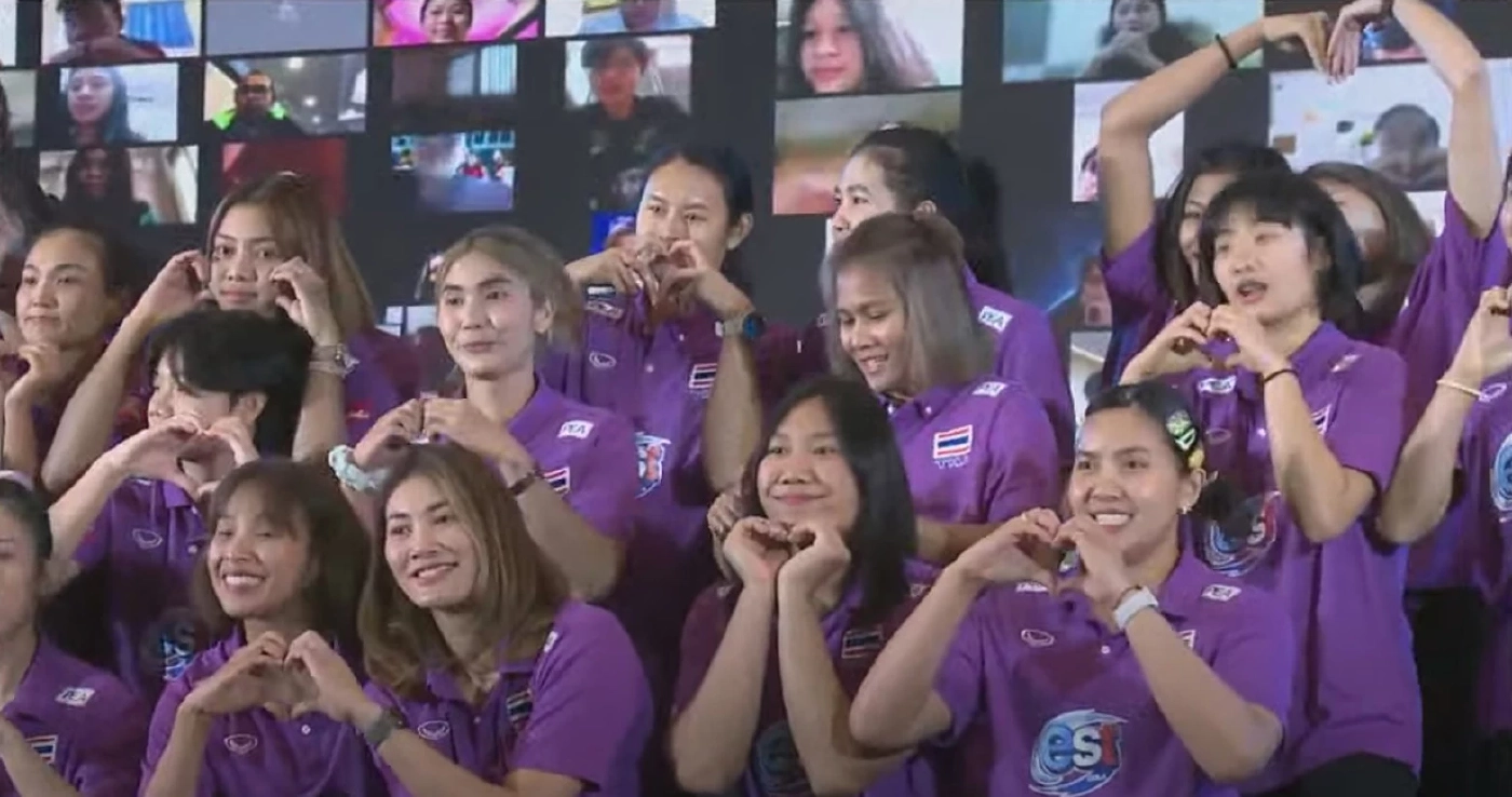 "ลุงป้อม" ชื่นชม "วอลเลย์บอลหญิงไทย" สร้างชื่อ อวยพรให้ขึ้นเบอร์ 1 โลก (คลิป)