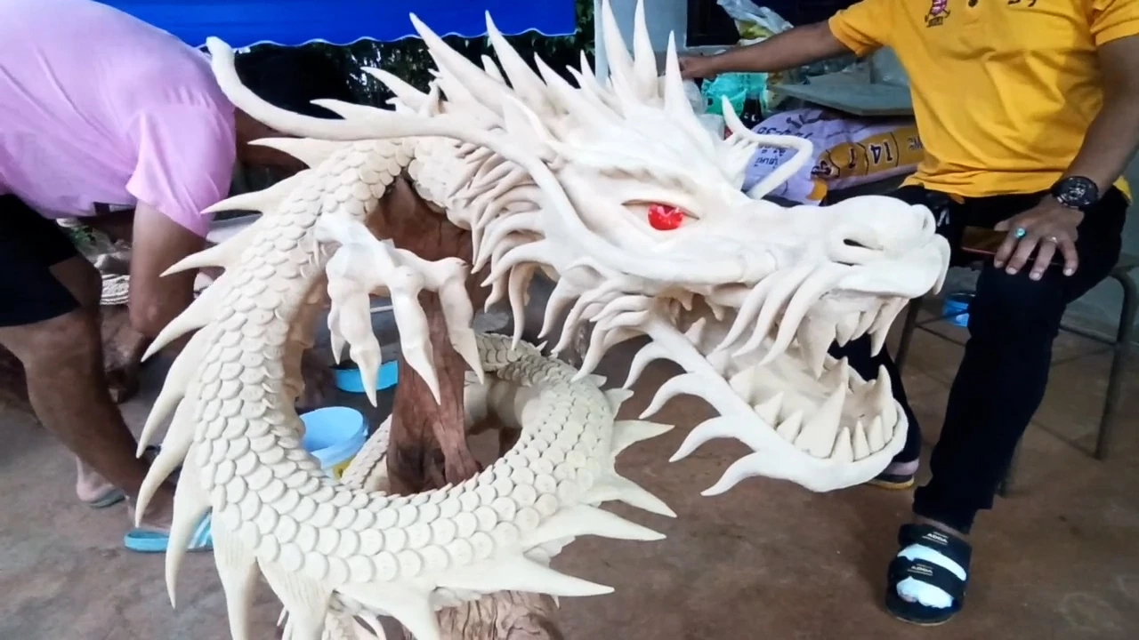 เกษตรกรยอดฝีมือ ปั้นมังกรจากฝุ่นขี้เลื่อย สร้างรายได้เสริมหลักแสน