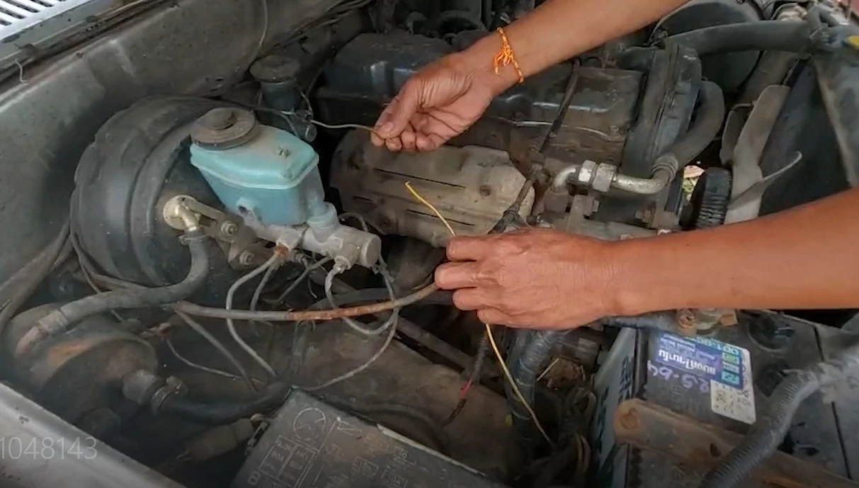 หลอน “หนุ่มกาฬสินธุ์” ไล่ทุบรถชาวบ้าน รื้อสายไฟ อ้างทำอะไรก็ได้ไม่ผิด