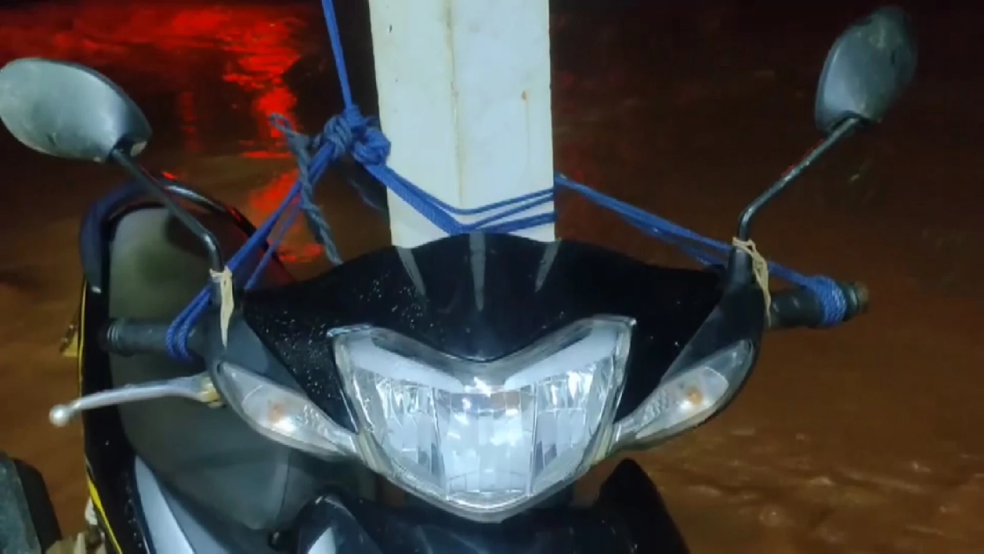 ระทึก! น้ำป่าทะลักหมู่บ้านที่บุรีรัมย์ ขนของหนีไม่ทัน ทรัพย์สินเสียหายยับ