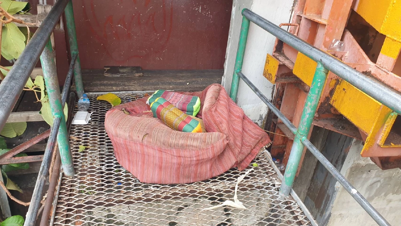 อันตราย แก๊งโจ๋ปาหินใส่เรือคลองแสนแสบ อาละวาด นั่งเรือเสี่ยงหัวแตก