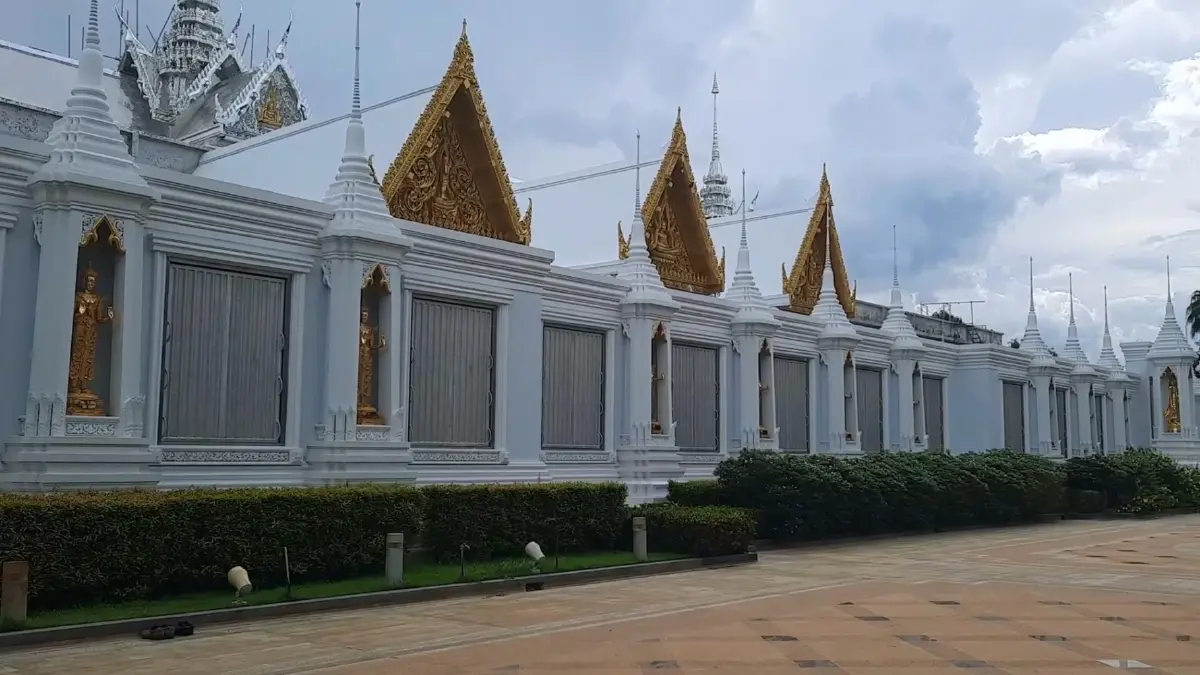 "วัดท่าซุง" เร่งวางบิ๊กแบ็กป้องกันความเสียหาย หวั่นซ้ำรอยปี 54