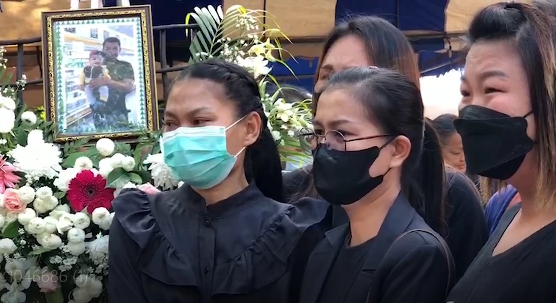 น้ำตาท่วม เผาพ่อ-ลูก เหยื่อกราดยิง สองศพสุดท้าย ด้าน จนท.เตรียมจ่ายเยียวยา