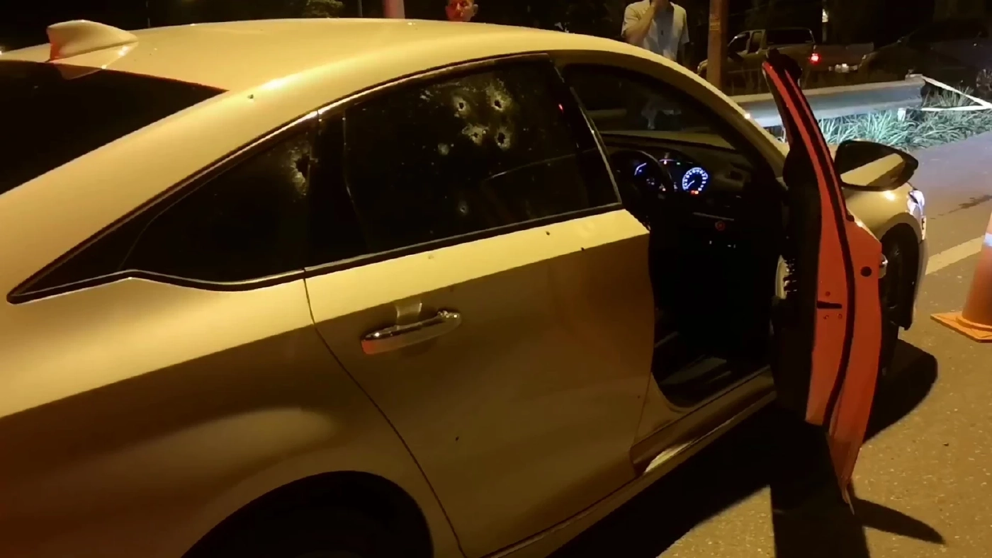 รอดปาฏิหาริย์! คนร้ายใช้อาวุธสงครามถล่ม 2 หนุ่มเจ็บสาหัส