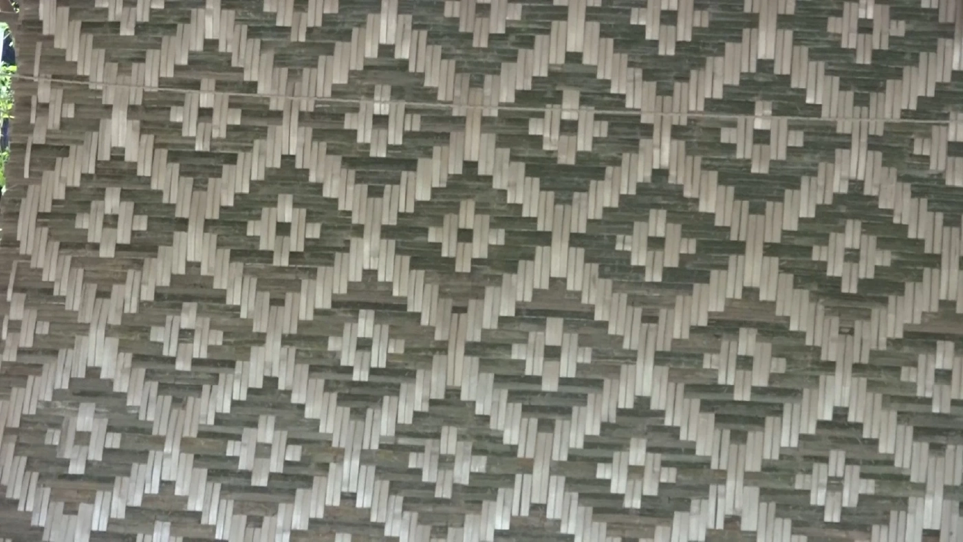 ชาวสวนยาง ผันตัวทำ “ฝาสานไม้ไผ่” สร้างเงินแสน