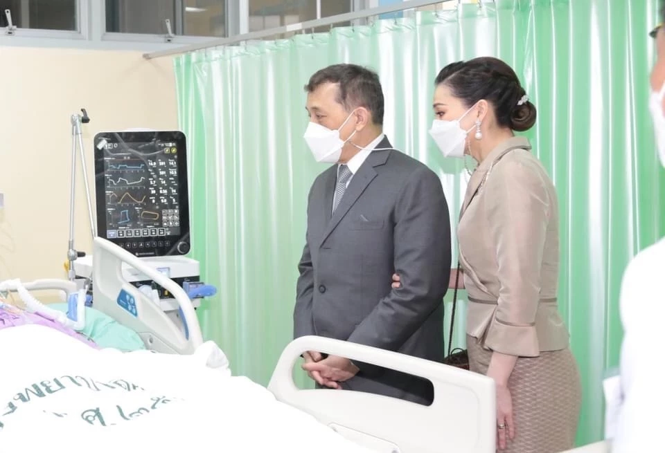 ในหลวง พระราชินี ทรงมีพระราชปฏิสันถาร ให้กำลังใจ และเศร้าพระทัย กับญาติผู้สูญเสียกับเหตุการณ์ ที่เกิดขึ้น