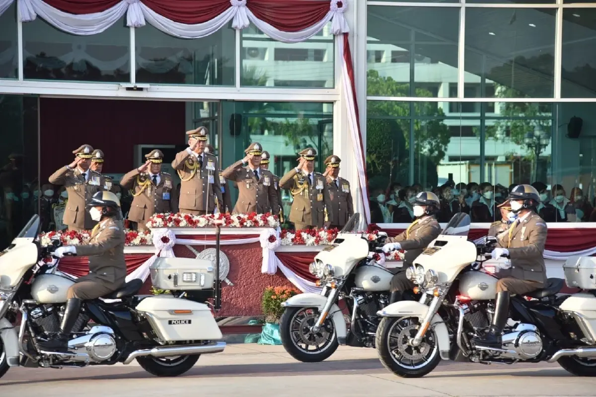 ผบ.ตร.เปิดพิธีสวนสนาม “วันตำรวจ” สดุดีตำรวจสละชีวิตเพื่อชาติ