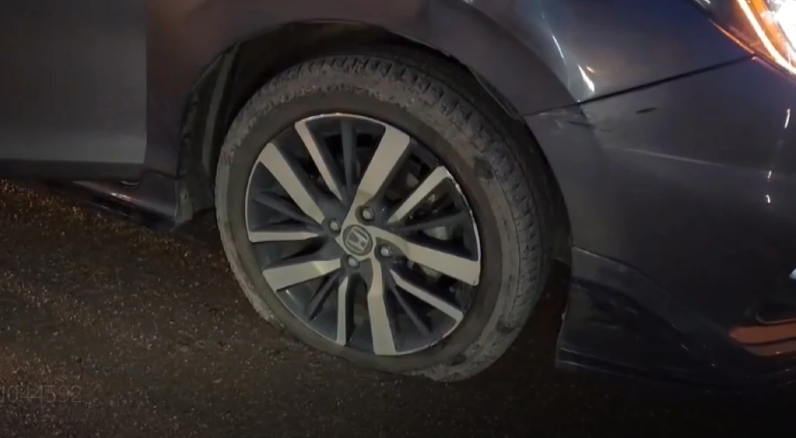 ซ้ำซาก “หลุมใหญ่” ผุดกลาง “ถ.พระราม 2” สุดอันตราย ทำรถตกยางแตกเพียบ