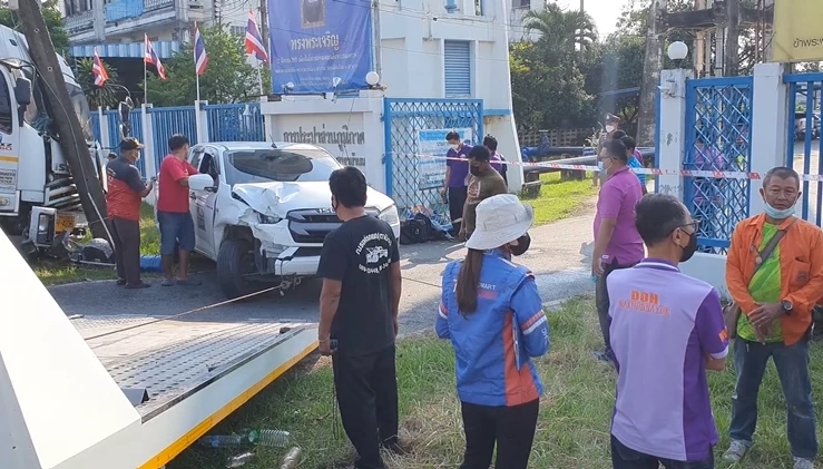 สยอง รถบรรทุกปูนเบรกไม่อยู่ พุ่งชนกระบะและรถทางหลวง เจ็บ 4 ดับ 1