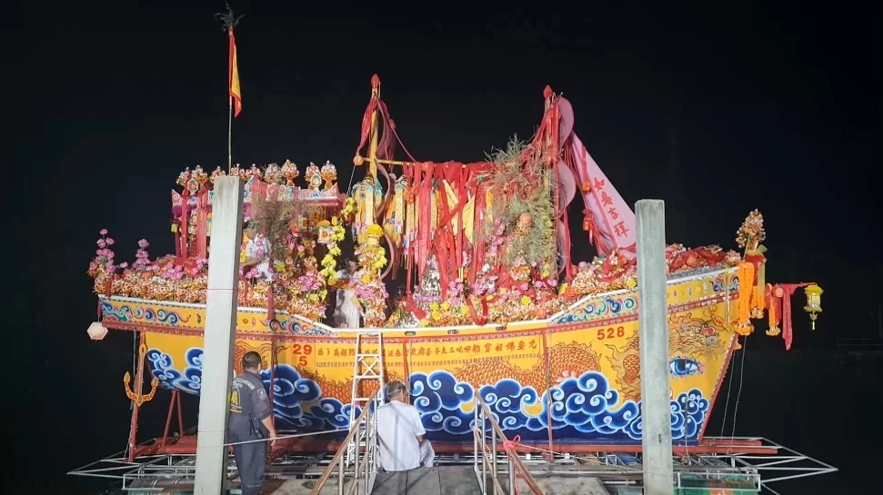 เรือสำเภาที่สวยและใหญ่ที่สุด 1 เดียวในสยามของเทศกาลถือศีลกินเจ