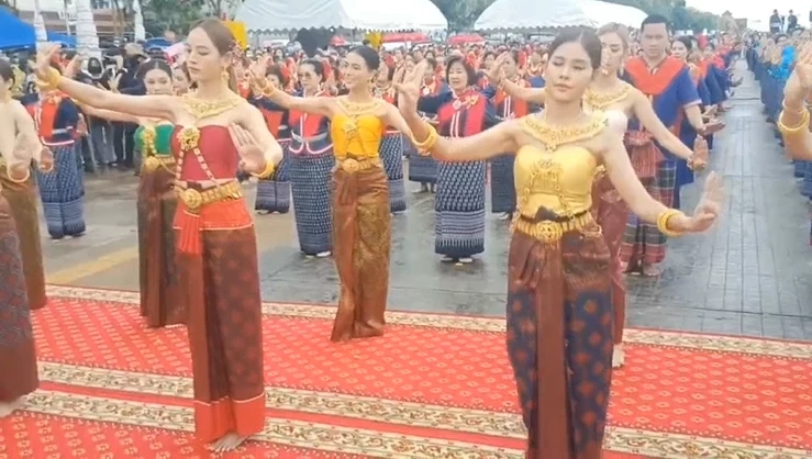 ยอดบริจาคพุ่งทะลุ 28.67 ล. แล้ว "โตโน่" ว่ายข้ามโขงระดมทุนช่วย รพ.ไทย-ลาว