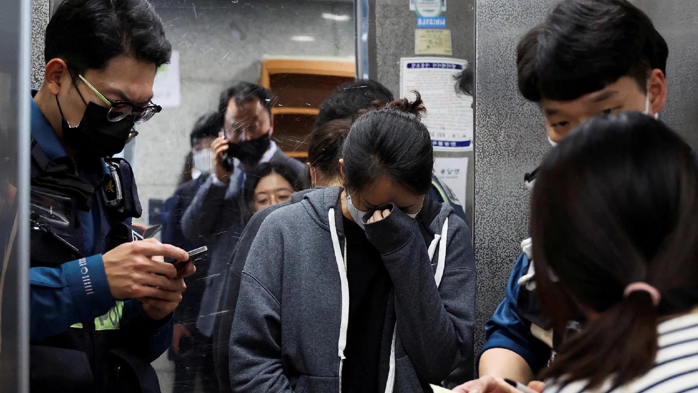 บรรดาญาติของผู้สูญหายเข้าแจ้งต่อเจ้าหน้าที่