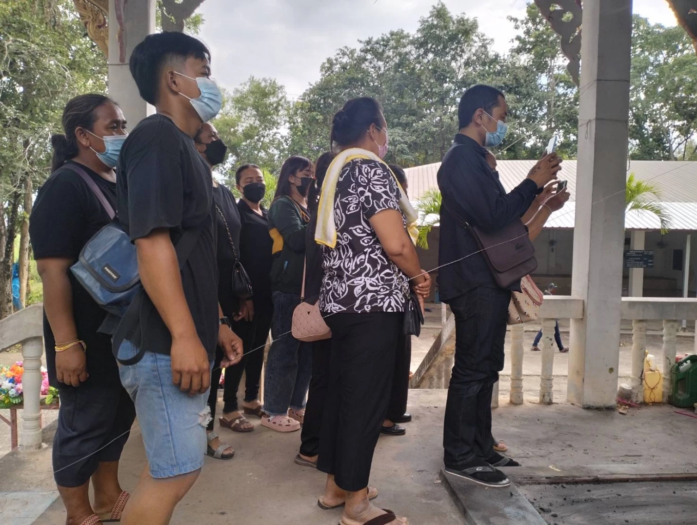 เผาแล้วร่างภรรยา - ลูกเลี้ยง ผู้ก่อเหตุกราดยิง พ่อแท้ ๆ จุดไฟประชุมเพลิงเอง