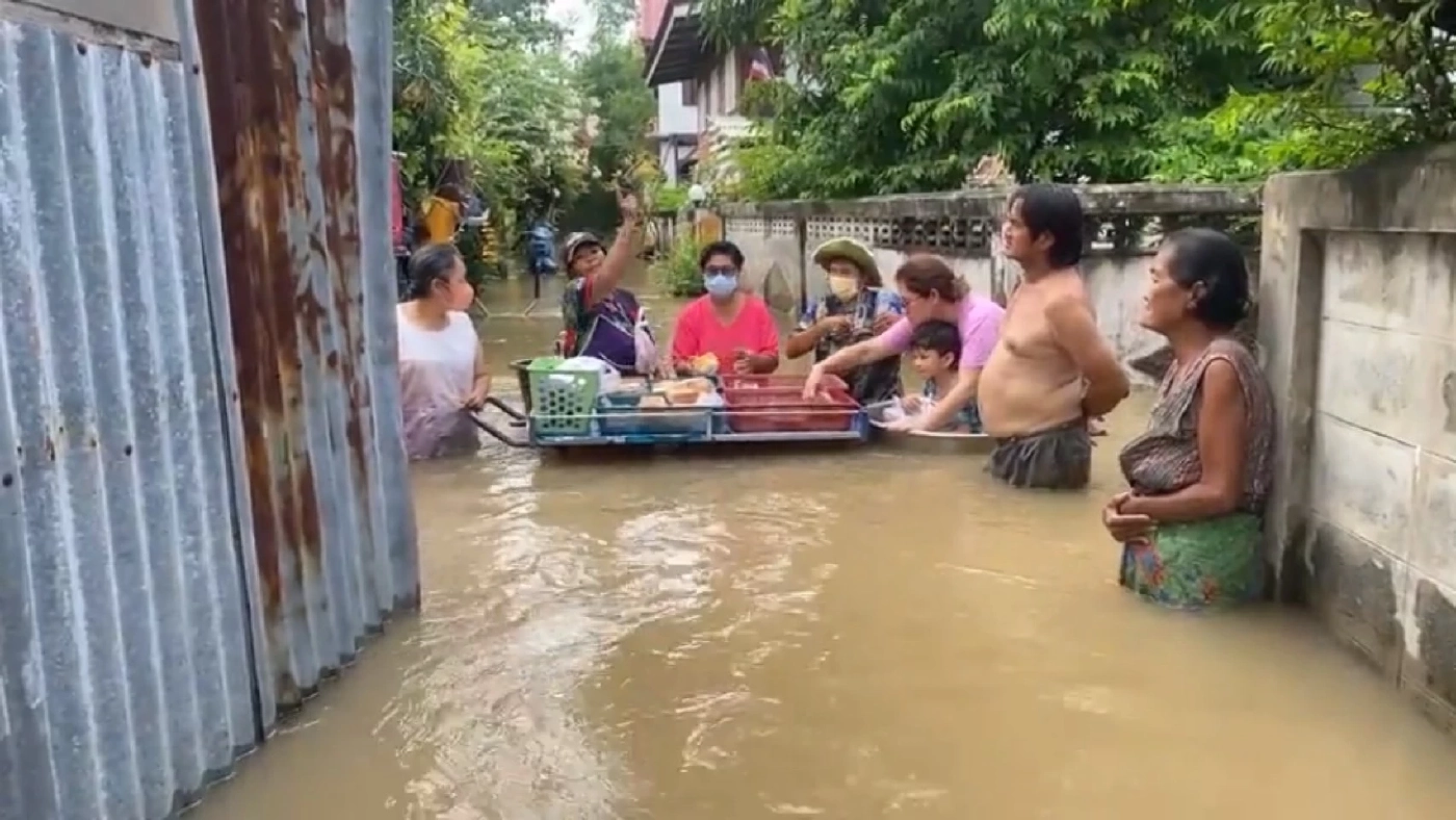 ชาวบ้านเกาะเกร็ดโวย โป๊ะขึ้นเรือจมน้ำไร้คนเหลียวแล