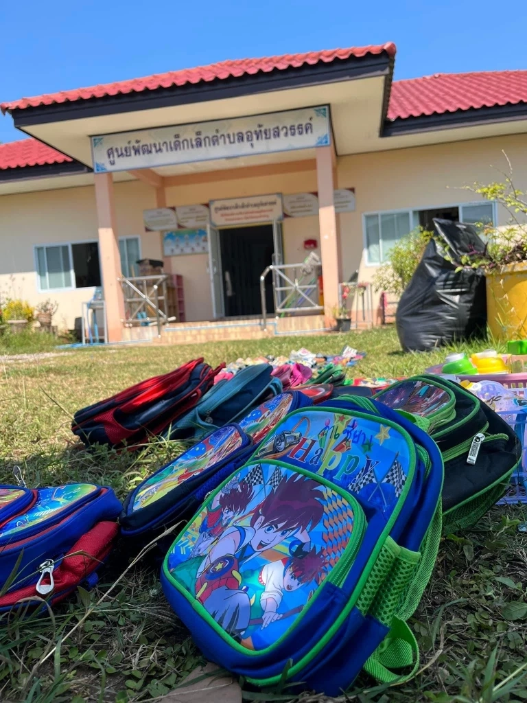 จนท.เข้าเคลียร์ที่เกิดเหตุกราดยิง เก็บกระเป๋า - รองเท้า ส่งคืนให้ผู้ปกครอง