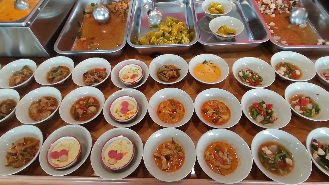 ข้าวแกง 10 บาท ขวัญใจชาวปทุมธานี อิ่มอร่อยราคาถูก