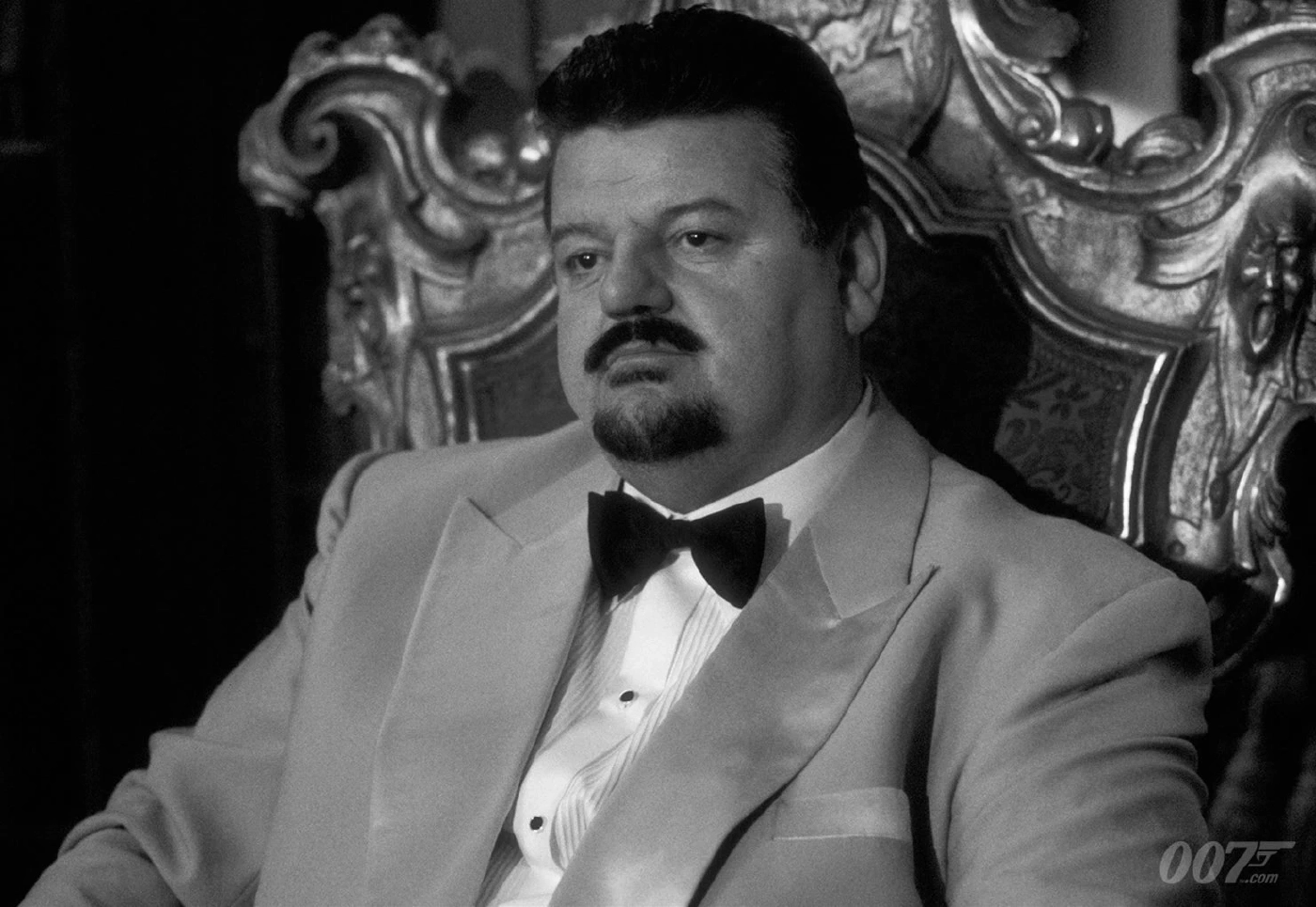 “ร็อบบี้ โคลเทรน” รับบทอดีตสายลับเคจีบีกลับใจ ในภาพยนตร์เจมส์ บอนด์ 