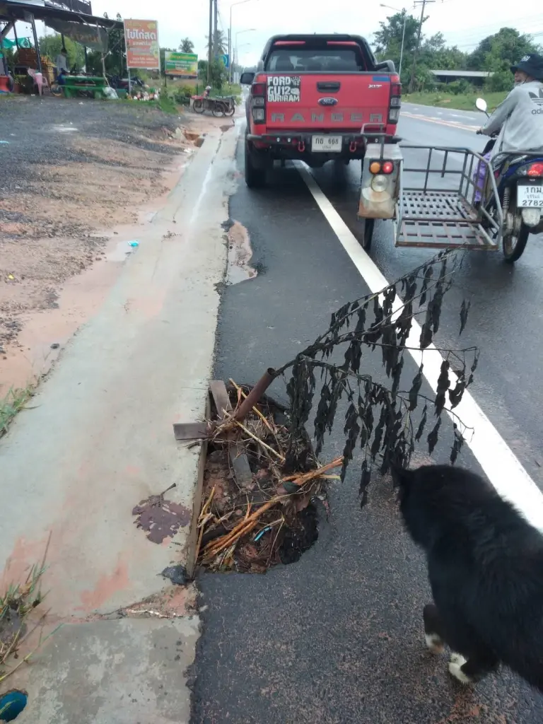 ชาวบุรีรัมย์ ร้องสื่อถนนใหม่ 3 เดือนพังยับ จี้รัฐเร่งช่วยเหลือ