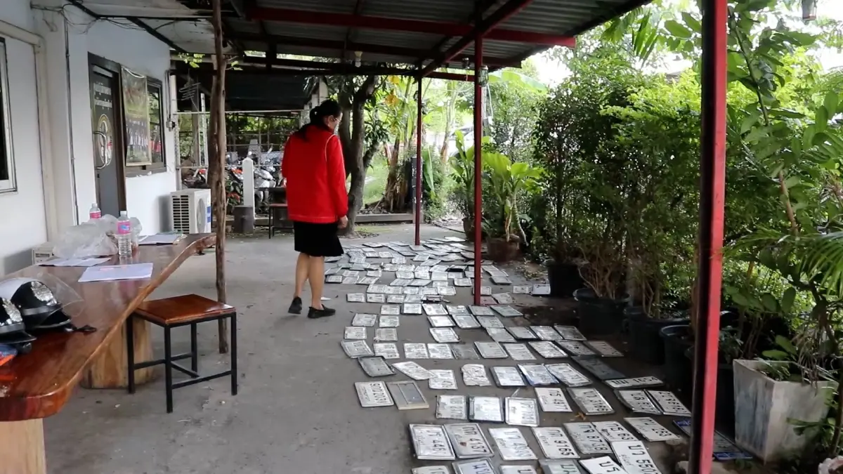 ประกาศตามหาเจ้าของทะเบียนรถนับ 100 อัน หลังน้ำลดทำทะเบียนรถโผล่
