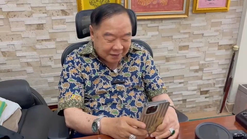 "ลุงป้อม" ชื่นชม "วอลเลย์บอลหญิงไทย" สร้างชื่อ อวยพรให้ขึ้นเบอร์ 1 โลก (คลิป)