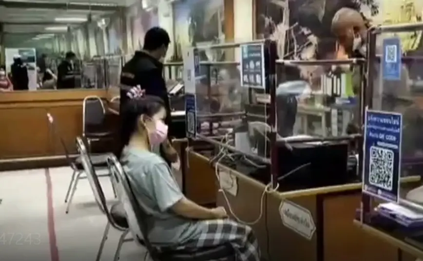 น่วม “ชาวบ้าน” รุมประชาทัณฑ์ “คนร้าย” ฉุดสาวหวังจะพาไปขืนใจ  (มีคลิป)