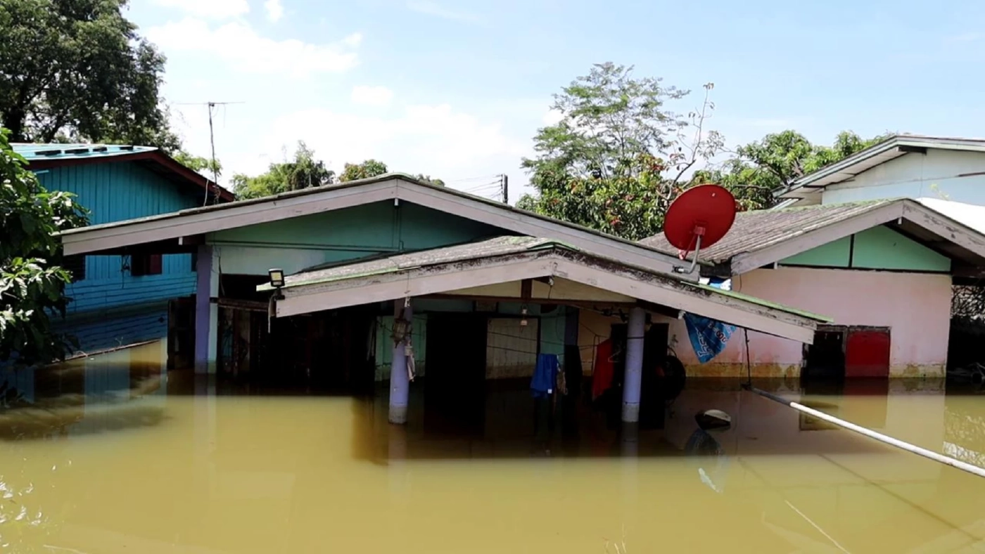 ชาวอยุธยาสุดทน ฉะการบริหารน้ำกรมชลประทาน ปล่อยน้ำท่วมนาน 3 เดือน