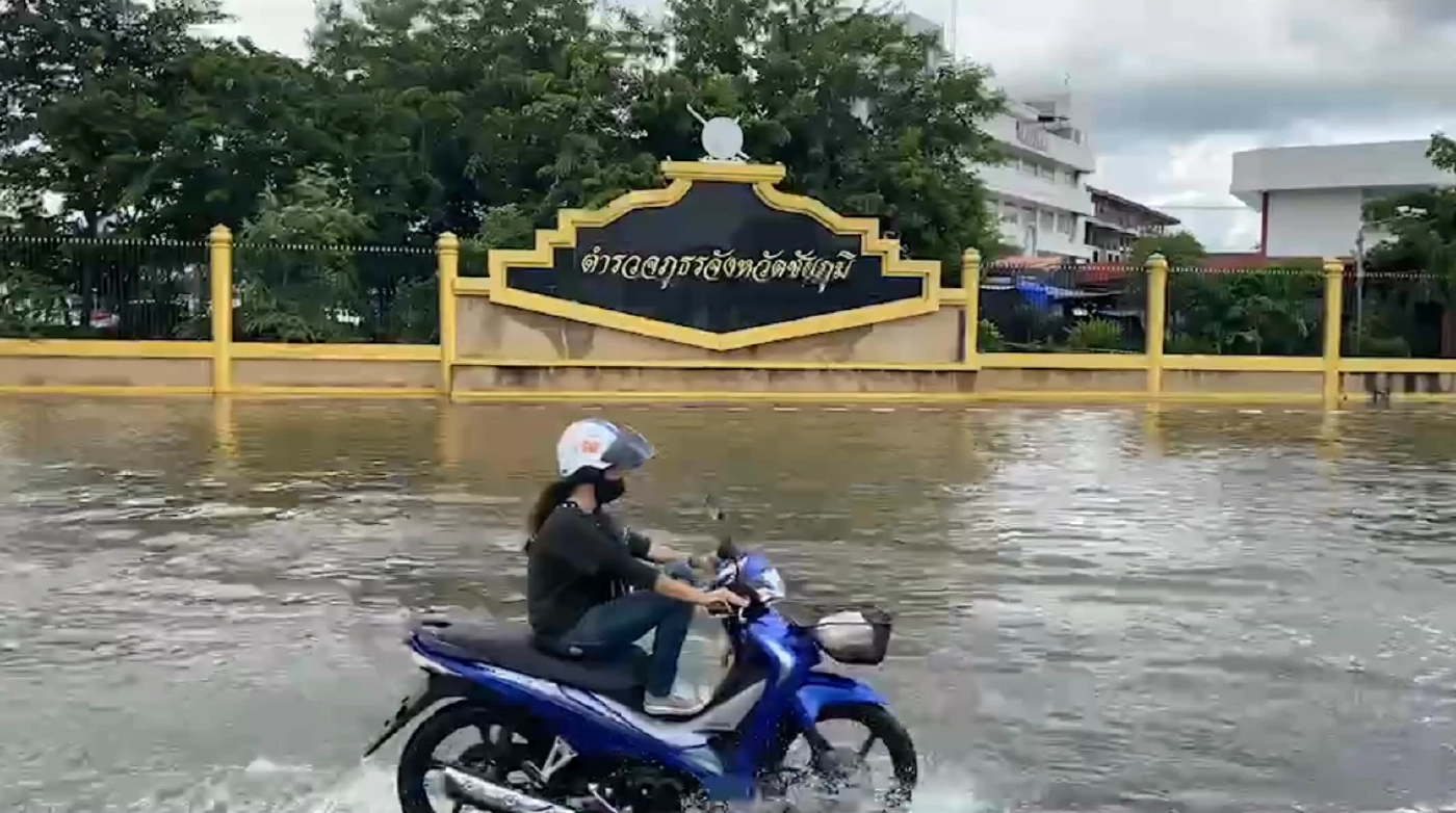 ชัยภูมิระทึก!! น้ำป่าทะลักท่วมโซนเศรษฐกิจหนักอีกระลอก (มีคลิป)