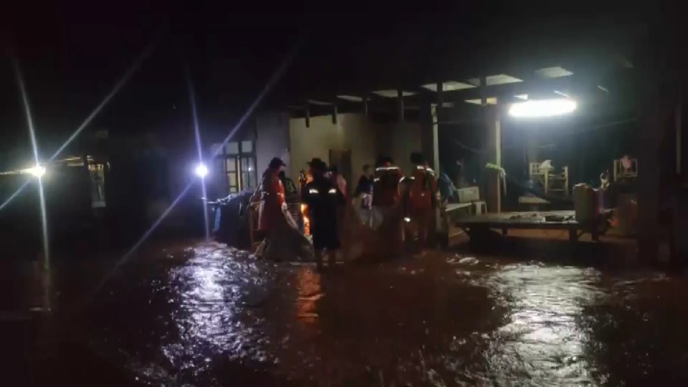 ระทึก! น้ำป่าทะลักหมู่บ้านที่บุรีรัมย์ ขนของหนีไม่ทัน ทรัพย์สินเสียหายยับ