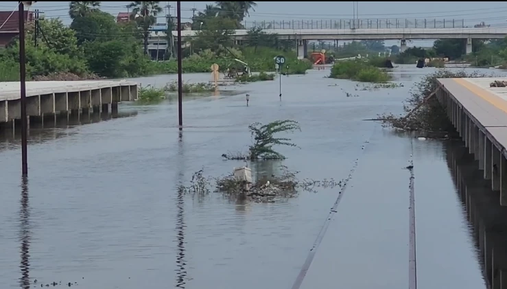 น้ำท่วมสูง รฟท. ปิดการเดินรถไฟสายใต้ สถานีชะอำไม่มีกำหนด