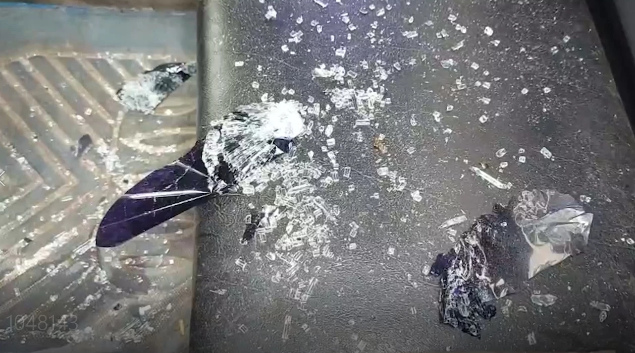 หลอน “หนุ่มกาฬสินธุ์” ไล่ทุบรถชาวบ้าน รื้อสายไฟ อ้างทำอะไรก็ได้ไม่ผิด