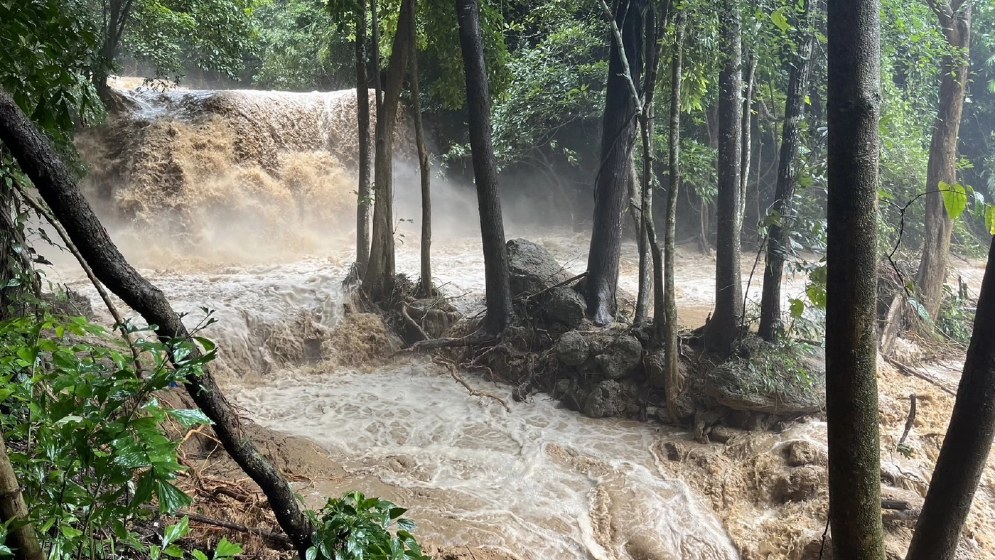 ด่วน! ปิดน้ำตกห้วยแม่ขมิ้น แหล่งท่องเที่ยวชื่อดัง หลังน้ำป่าไหลถล่ม