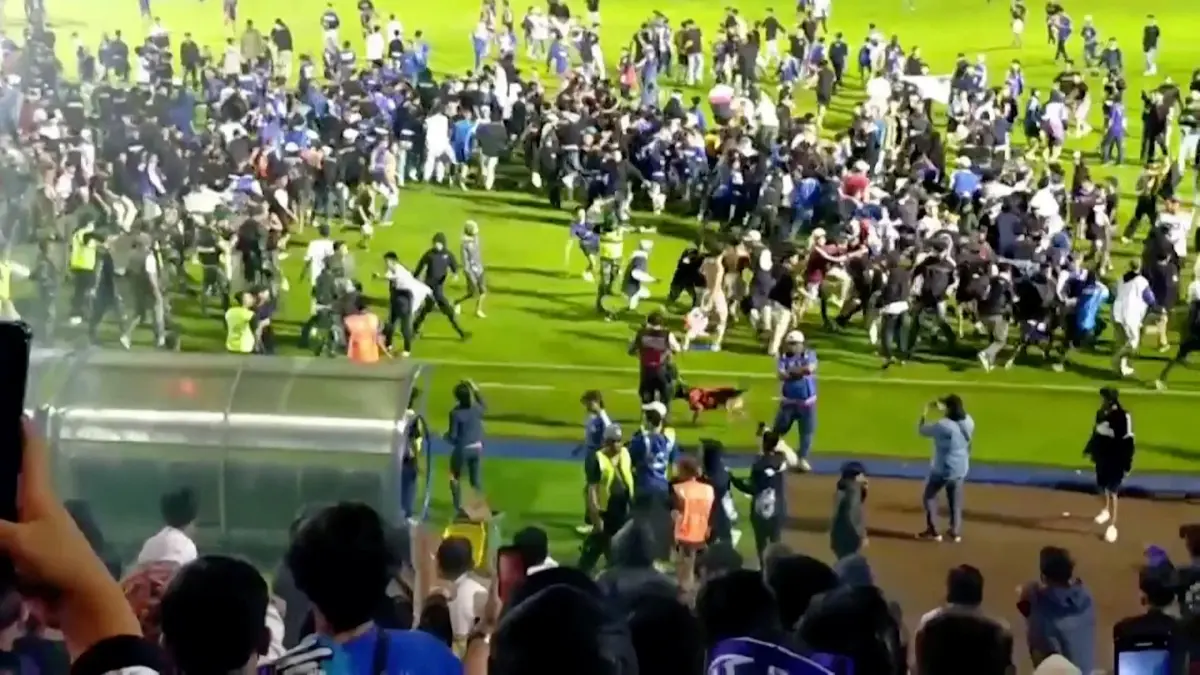 อินโดฯ ตั้งทีมสืบสวนกรณีเหยียบกันตายที่สนามฟุตบอล