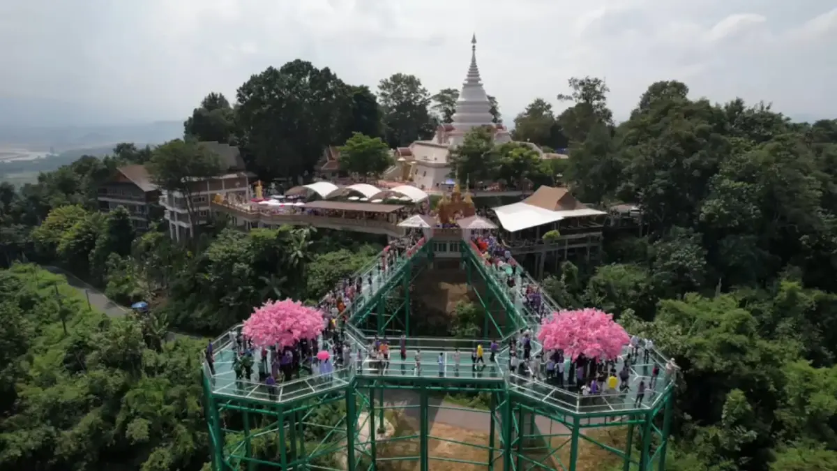 สกายวอล์คผาเงา ที่วัดพระธาตุผาเงา ต.เวียง อ.เชียงแสน