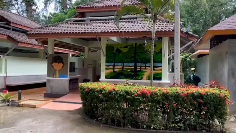 สองสามีภรรยาชาวต่างชาติสุดประทับใจ พลเมืองดีเก็บโทรศัพท์มาคืนให้
