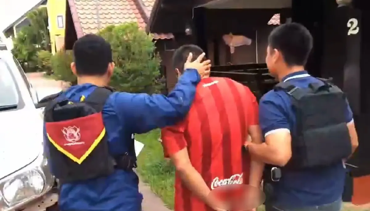 เปิดวินาทีรวบ "ด.ต.ขโมยปืนหลวง" เตรียมหนีข้ามไปลาว (มีคลิป)